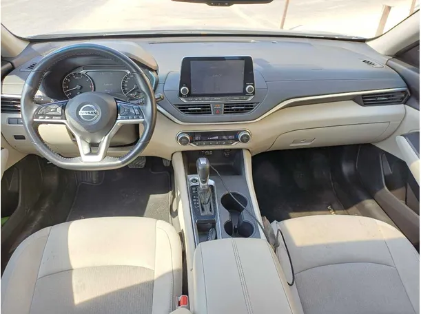 Car image 15