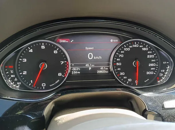 Car image 18