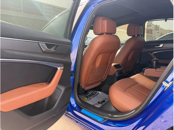 Car image 13