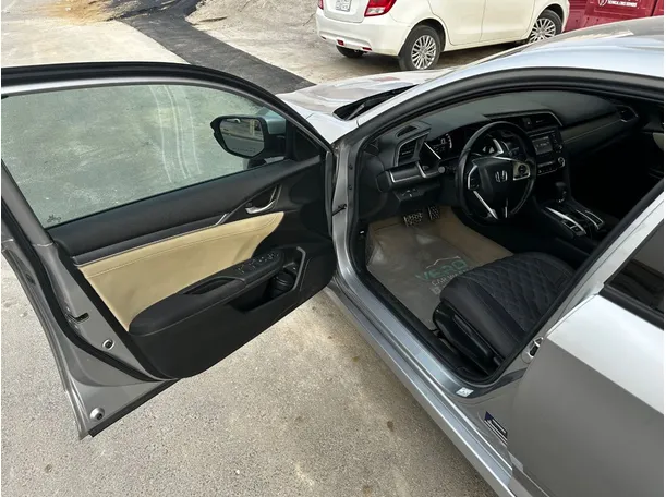 Car image 10