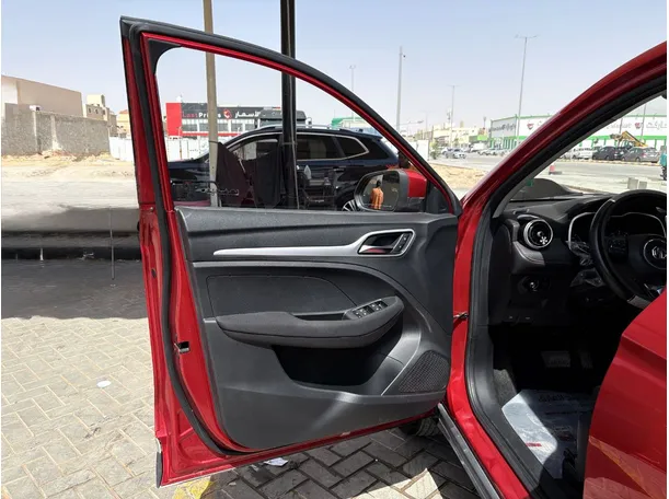 Car image 10