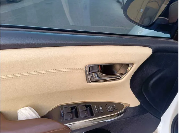 Car image 24