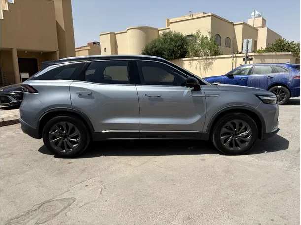 Car image 4
