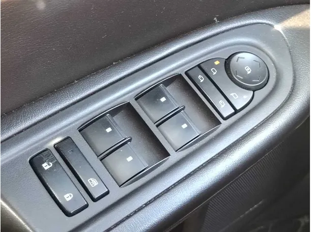 Car image 28