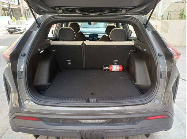 Car image 19