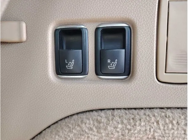 Car image 35