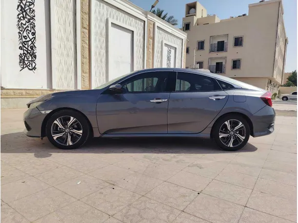 Car image 8