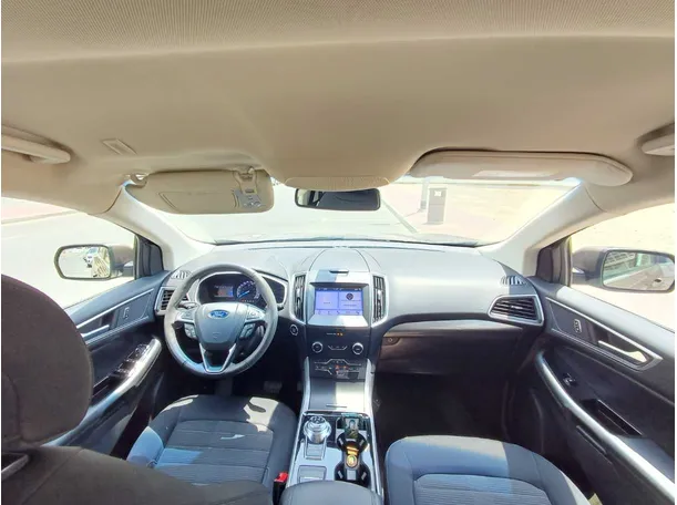 Car image 14