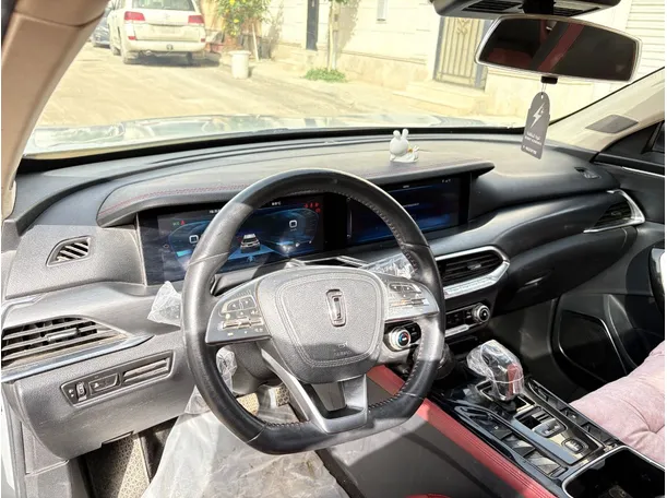 Car image 12