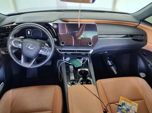 Car image 18