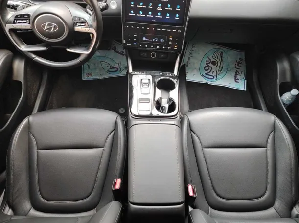 Car image 18