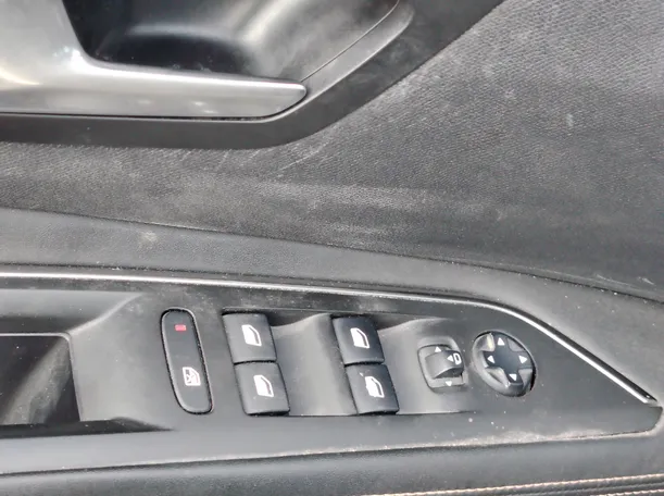Car image 33