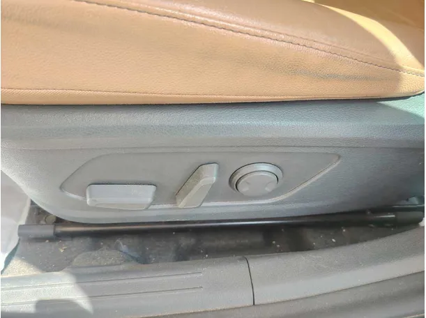 Car image 38