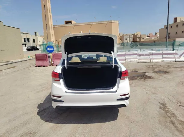 Car image 24