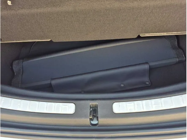 Car image 25