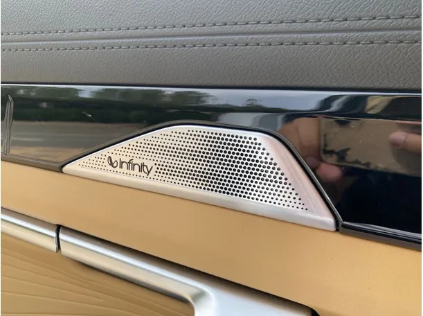 Car image 29