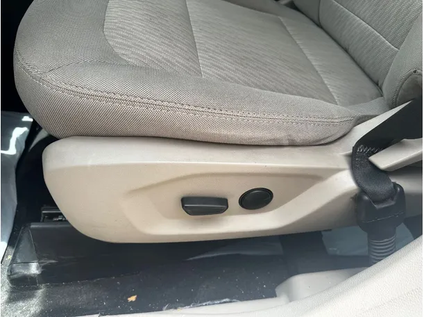 Car image 28