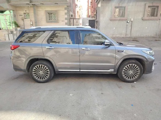 Car image 4