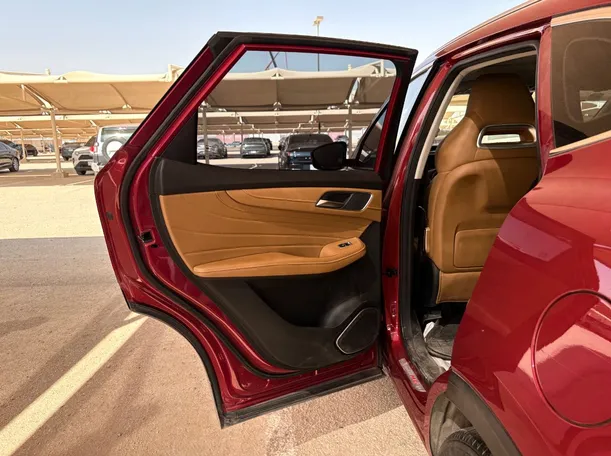 Car image 14