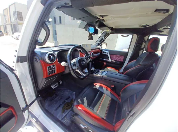 Car image 11