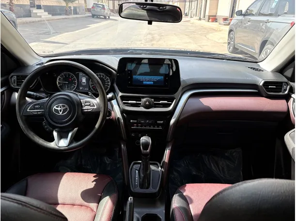 Car image 18