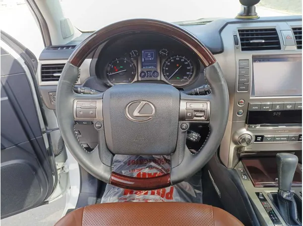 Car image 18