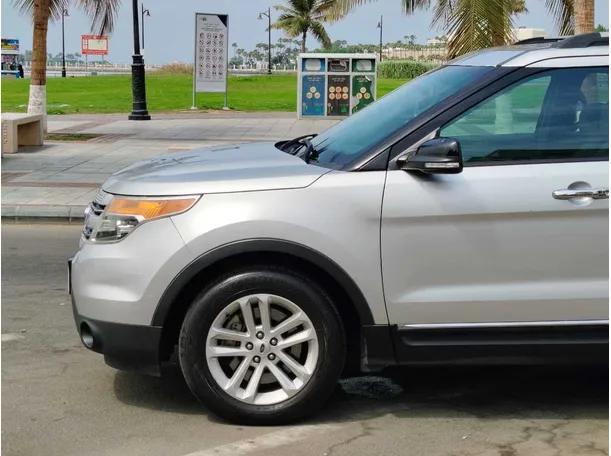 Car image 9