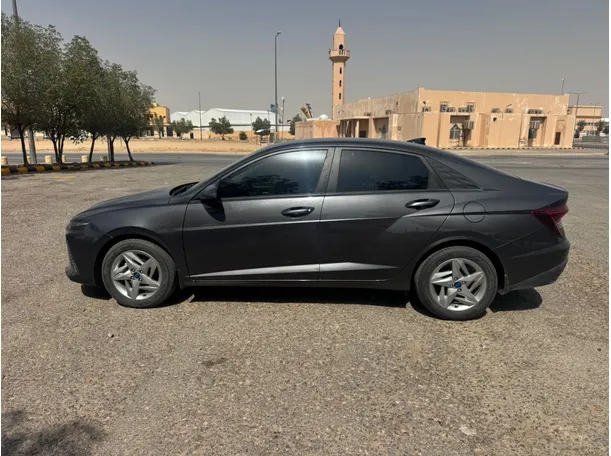 Car image 8