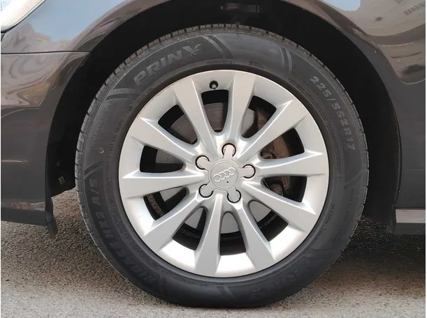 Car image 10
