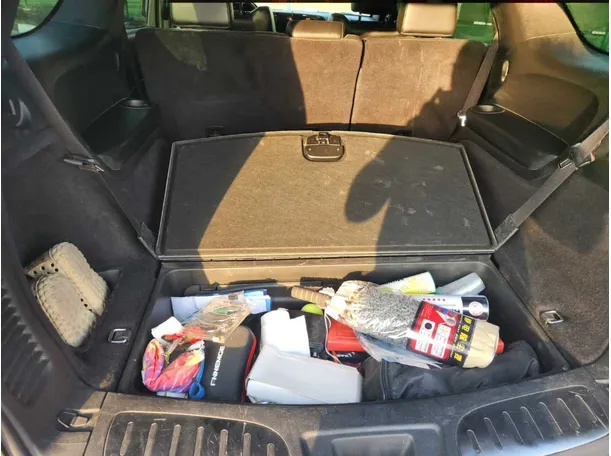 Car image 14