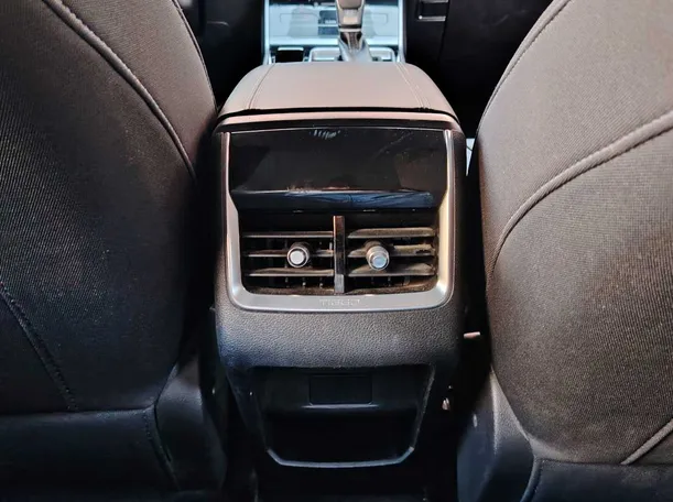 Car image 33
