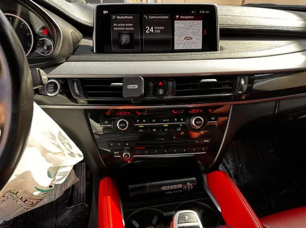 Car image 19