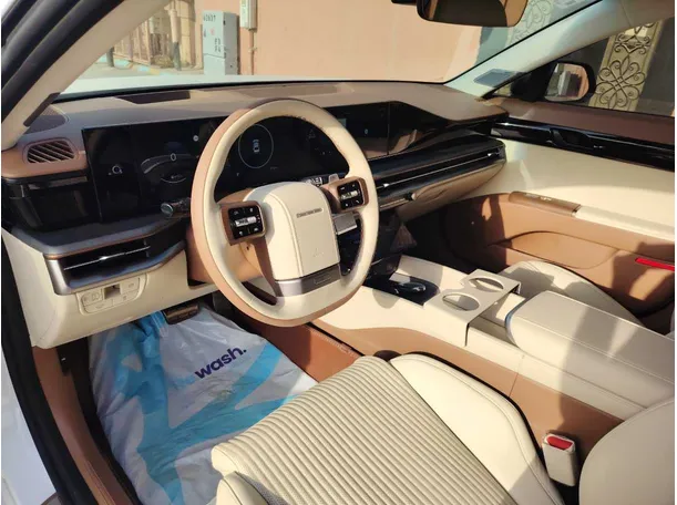 Car image 12