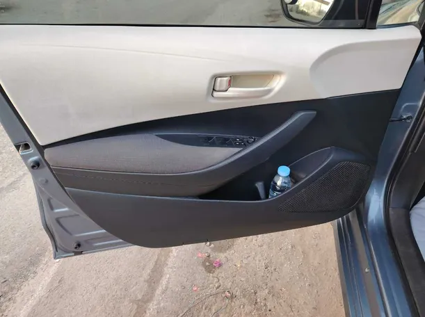 Car image 11