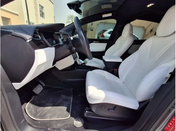 Car image 18