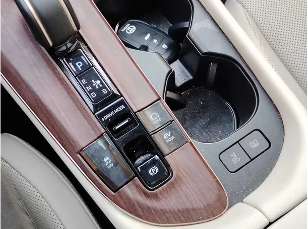 Car image 21