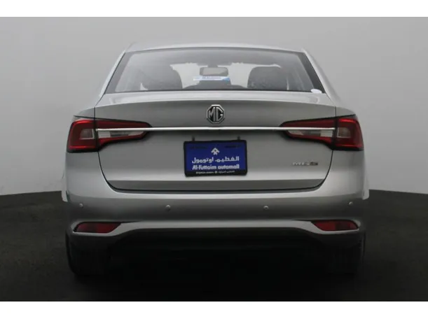 Car image 12