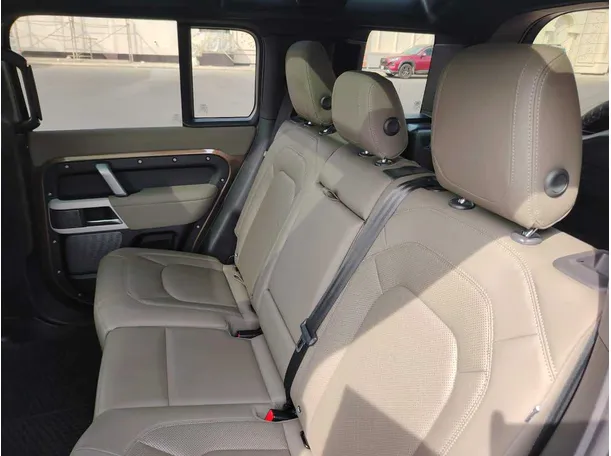 Car image 18