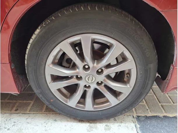 Car image 9