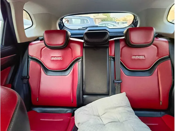 Car image 18