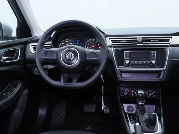 Car image 15