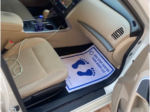 Car image 7