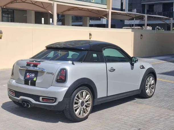 Car image 5