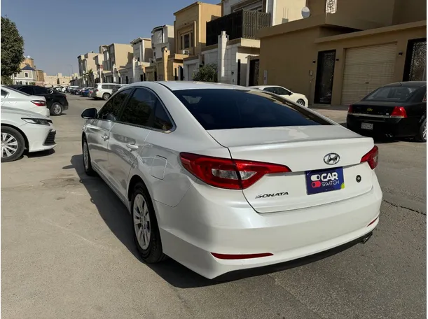 Car image 7