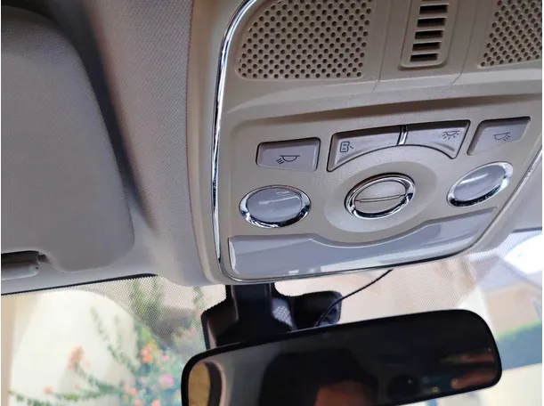 Car image 29