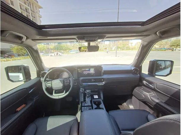 Car image 17