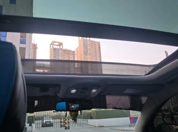 Car image 17