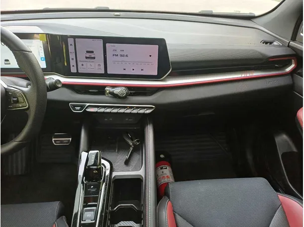 Car image 13