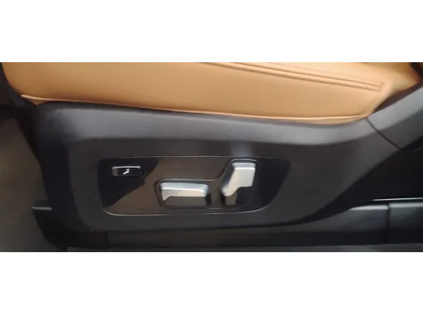Car image 29