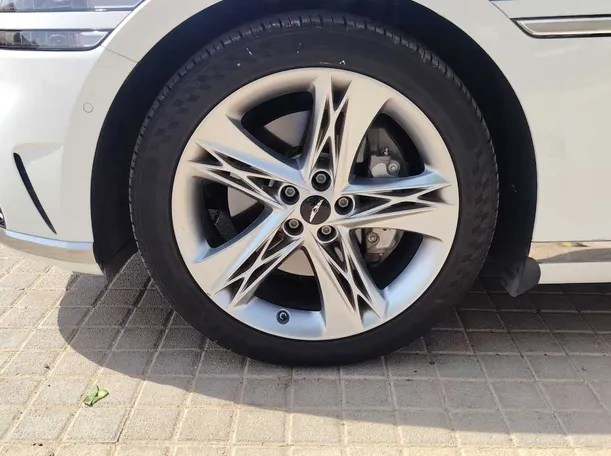 Car image 10